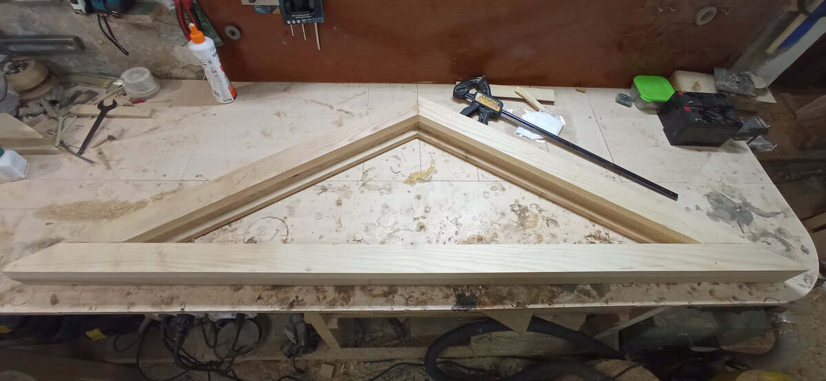  
Вот такие окна нужно было обложить штапиком