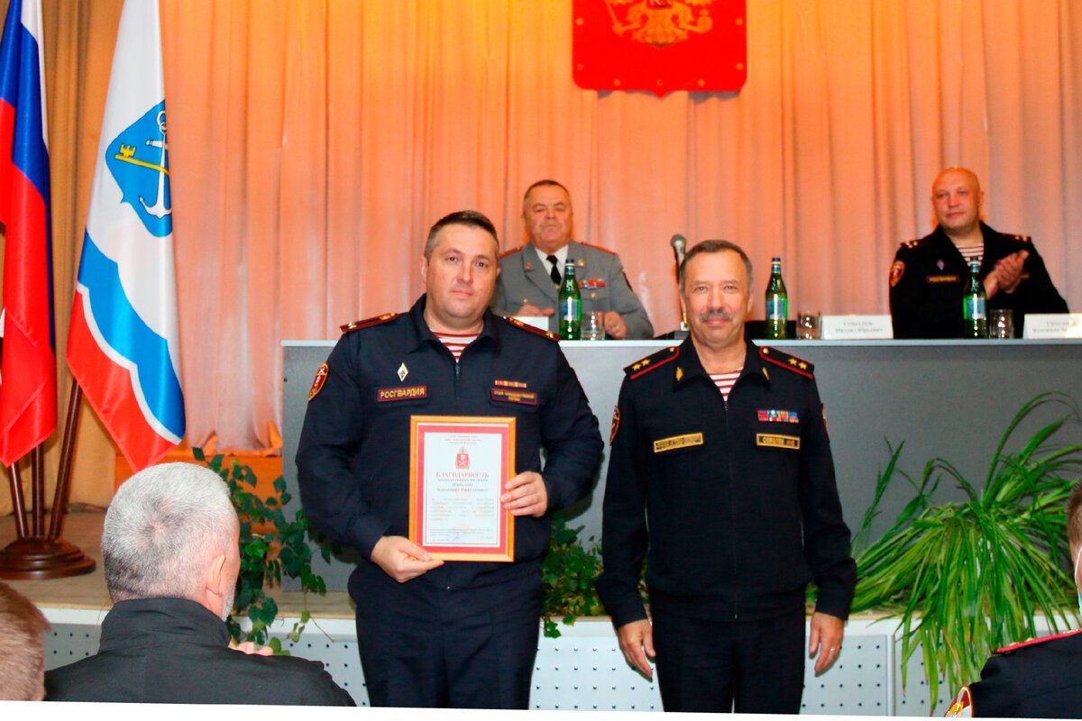 Сотрудникам росгвардии разрешили. Группа задержания вневедомственной охраны росгвардии. Куда разрешено выезжать сотрудникам росгвардии. Полицейский стажер. Образовательные учреждения росгвардии.