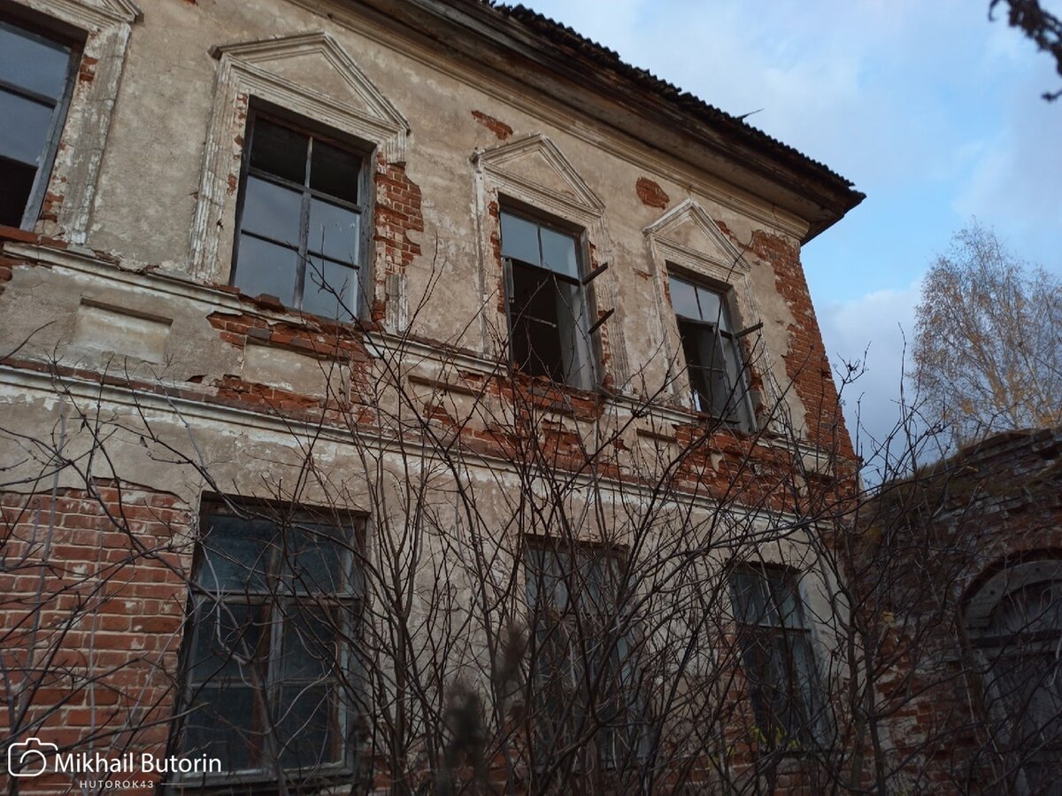 В покинутой деревне разрушается настоящая дворянская усадьба | Вятский Хутор  | Дзен