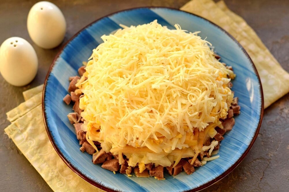 Салат с говядиной и яблоком