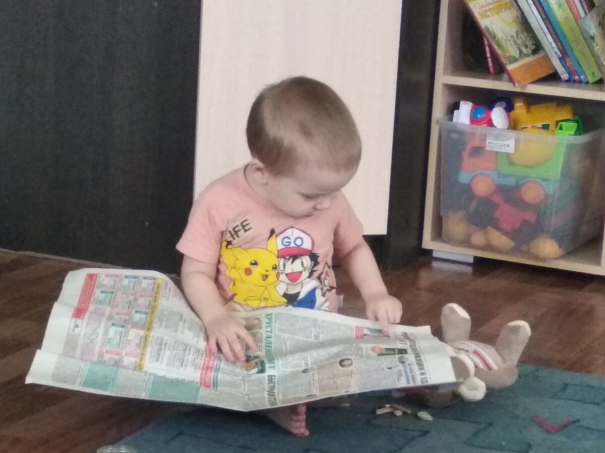 Вадим читает газетку