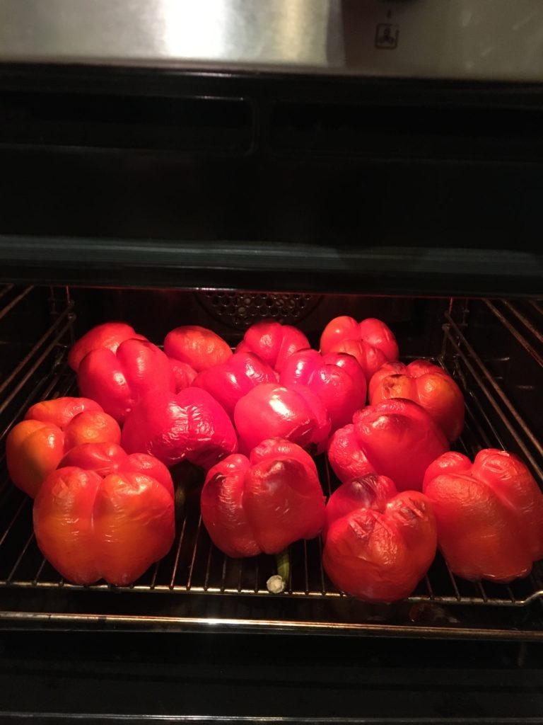 Выкладываем на решетку в разогретую духовку до 200 градусов