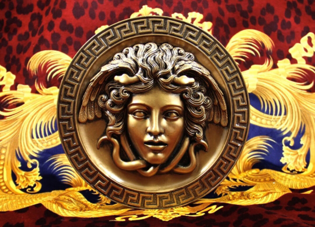 Логотип VERSACE.