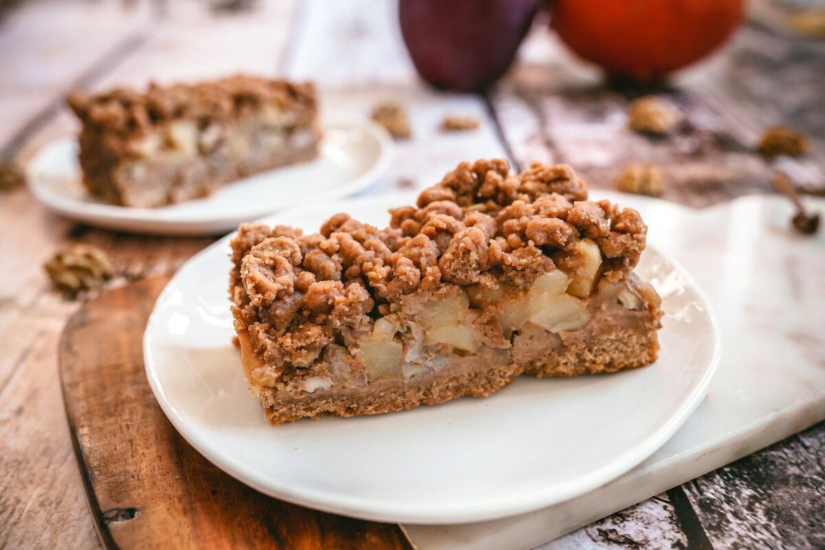 шоколадная яблочная шарлотка