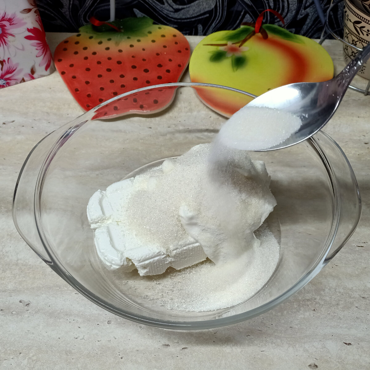 добавляем сахар