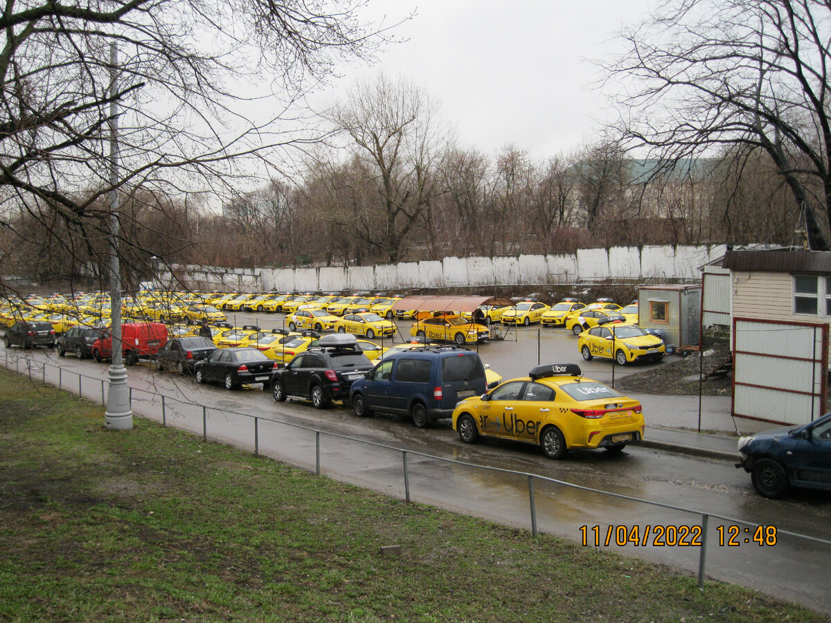 Стоянка отстойник для такси Убер