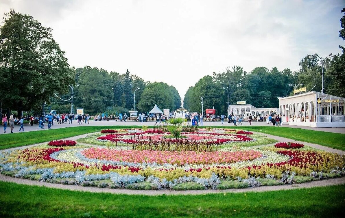 Парк Сокольники. Сокольники парк Центральная клумба. Московский парк Сокольники. Кинополяна парк Сокольники.