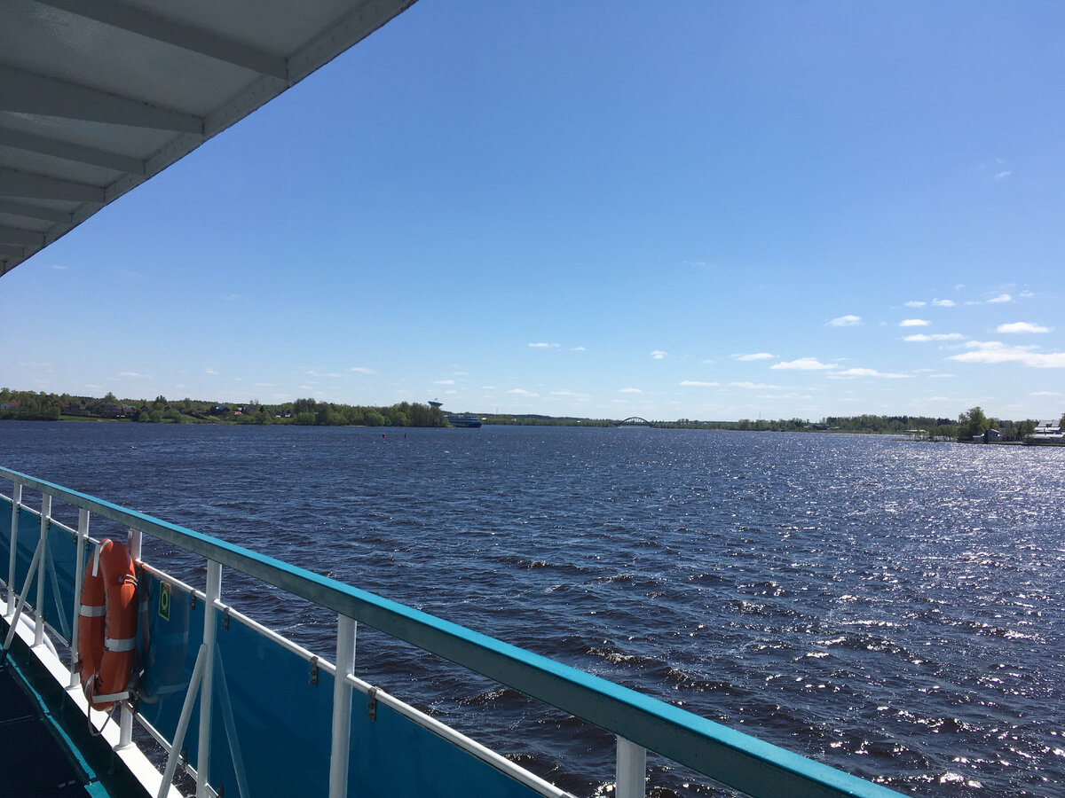 Вид на Угличское водохранилище у Калязина с палубы теплохода "Русь Великая"