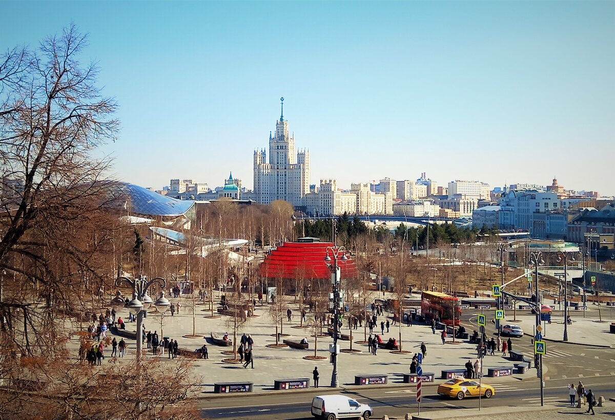 Вот такой прекрасный муравейник, где никто не стремится на людей посмотреть и себя показать.:) 