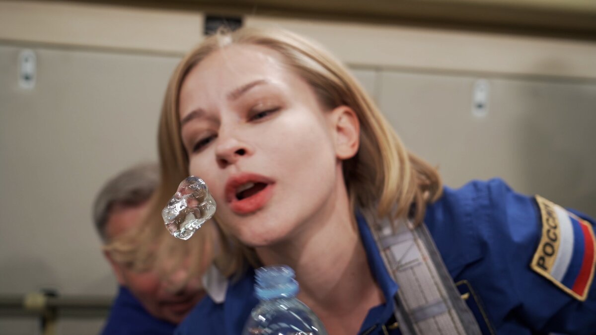 Сегодня я узнал, что фильм "Вызов" только еще снимают "на Земле". Интересный поворот. Фото Яндекс.Картинки. 