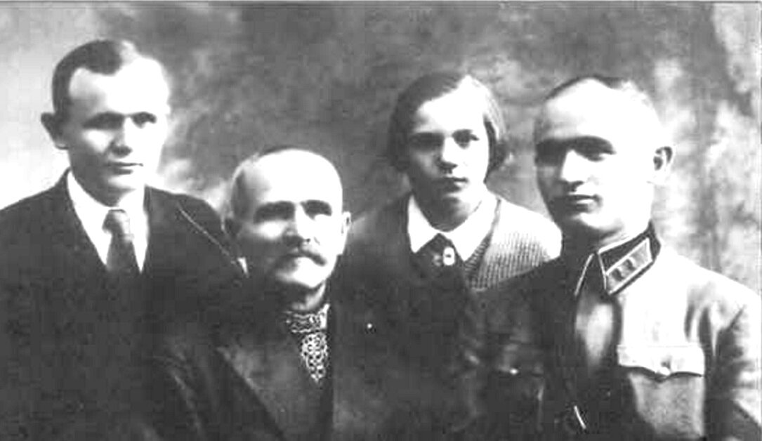 Григоренко в кругу семьи, тридцатые годы