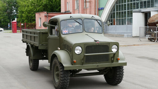 Динамический показ английского грузовика Bedford OYD на выставке 