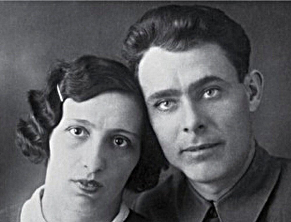 Л. И. Брежнев и В. П. Денисова, 1927 г.