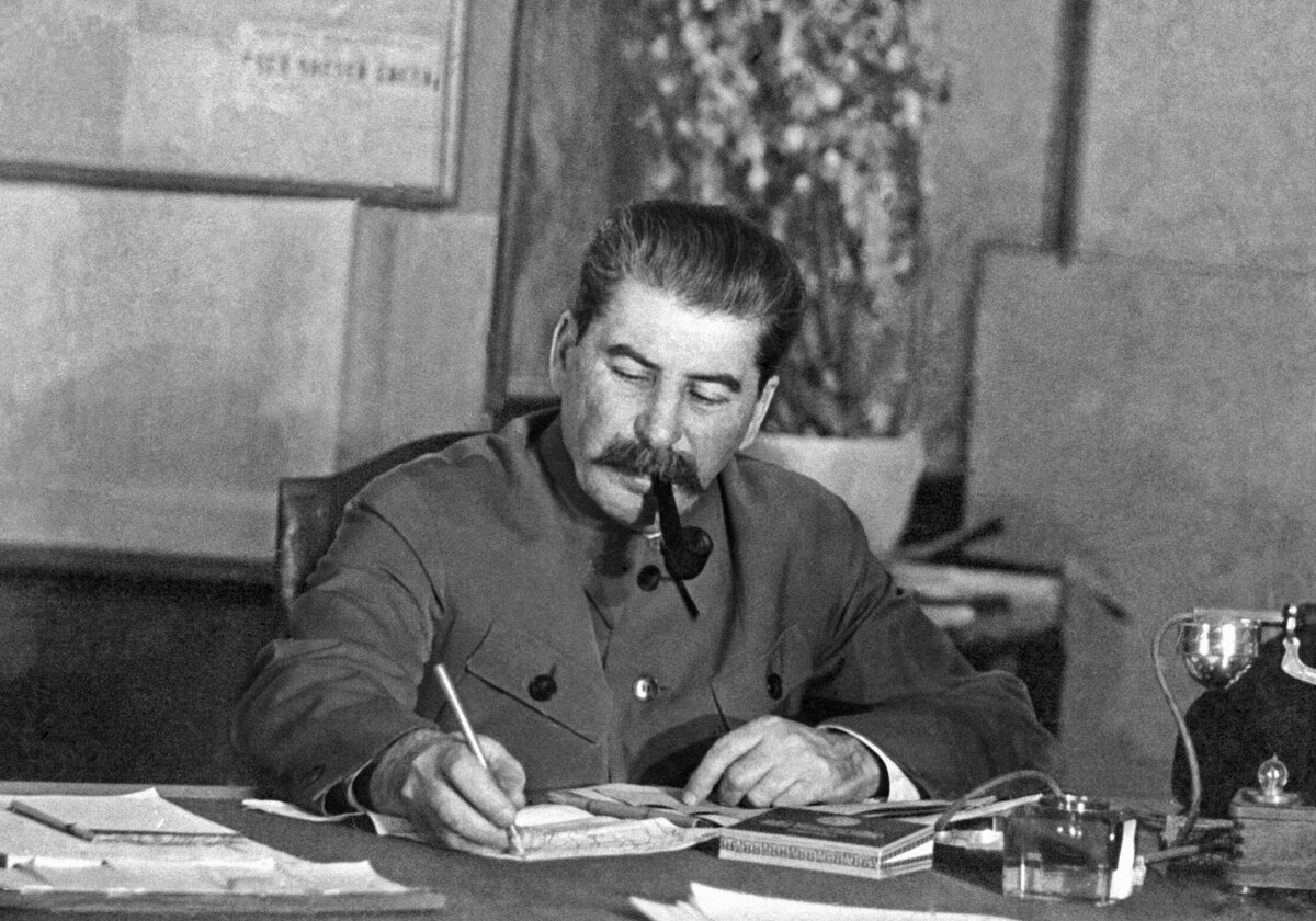 Сталин, коммунисты и украинство