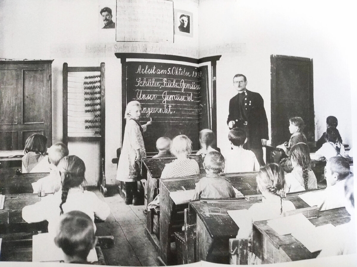 Урок родного немецкого языка, 30-е годы. Фото из открытых источников 