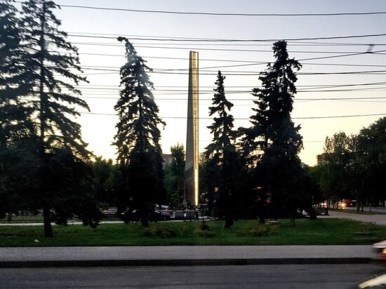     Стела «Город трудовой доблести» в Саратове. Фото: saratov.mk.ru "МК в Саратове"