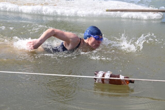    Все любители зимнего плавания говорят, что стали лучше себя чувствовать. Фото:  АиФ/ Владимир Казионов