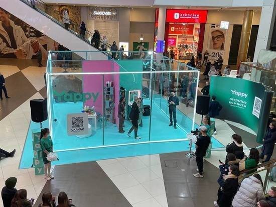     Куб с блогерами разместили в центре ТЦ «Галерея». ФОТО: МК в Питере