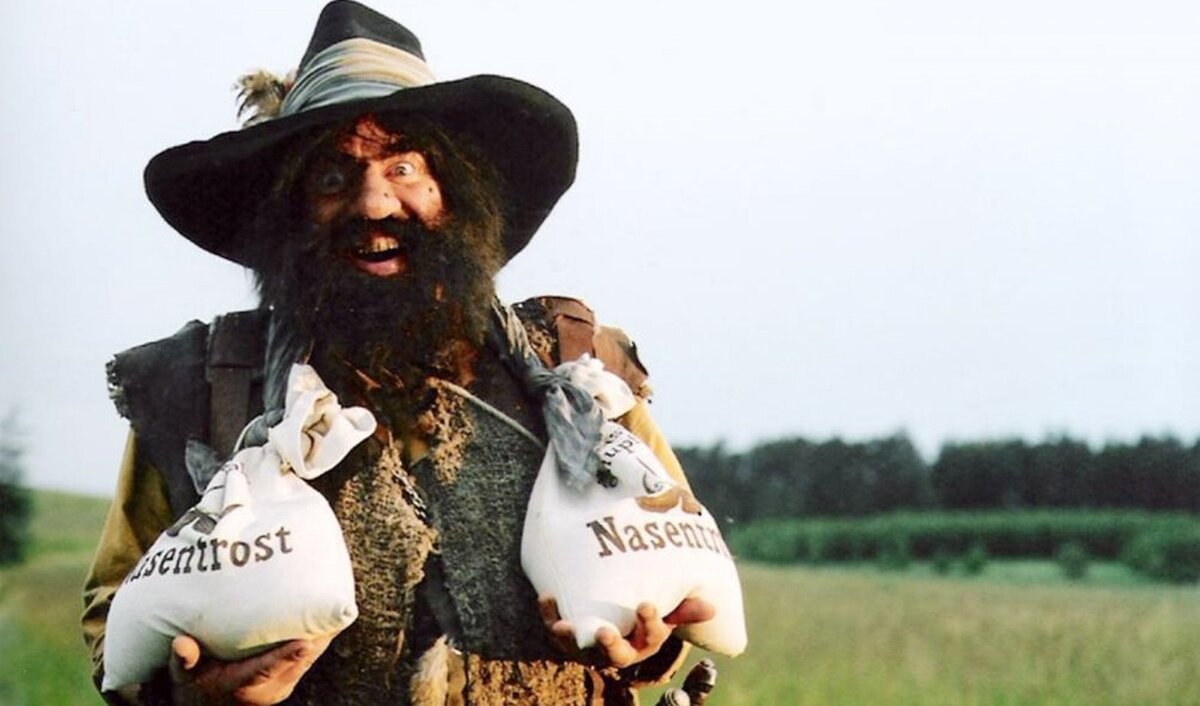 Посмотрите на этого немецкого Бармалея! Один только вид вселяет ужас и страх, а уж если вы попробуете выговорить его имя с первого раза...Кхм...У вас точно получится?