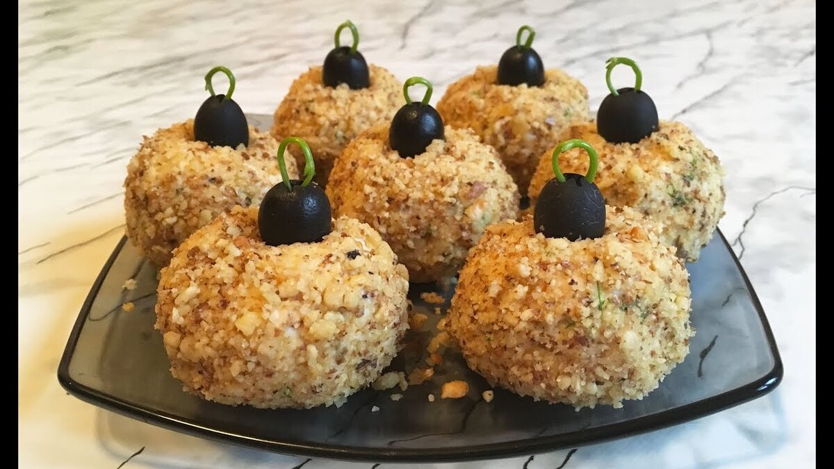 Салат с курицей сыром и орехами