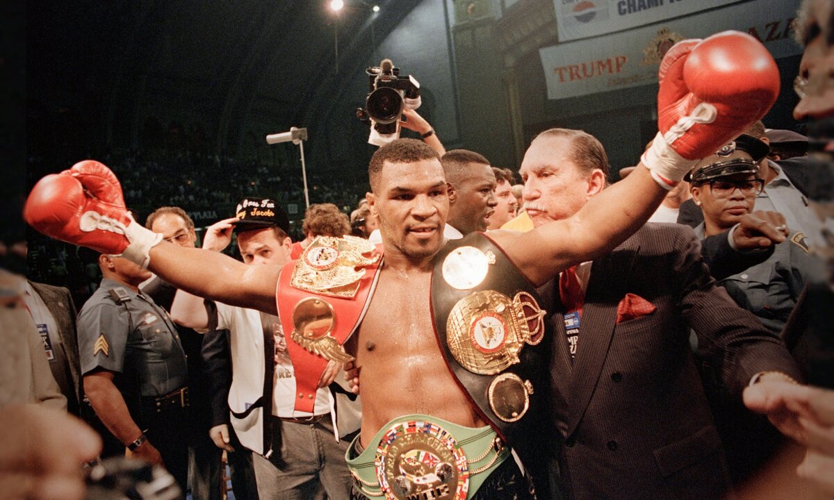 Абсолютный чемпион мира Майк Тайсон.