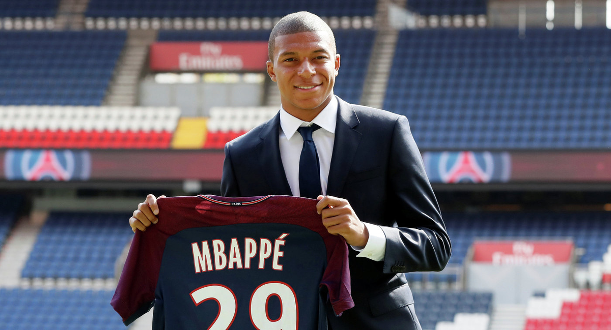 Также первое фото Килиана Мбаппе с формой ФК"ПСЖ"