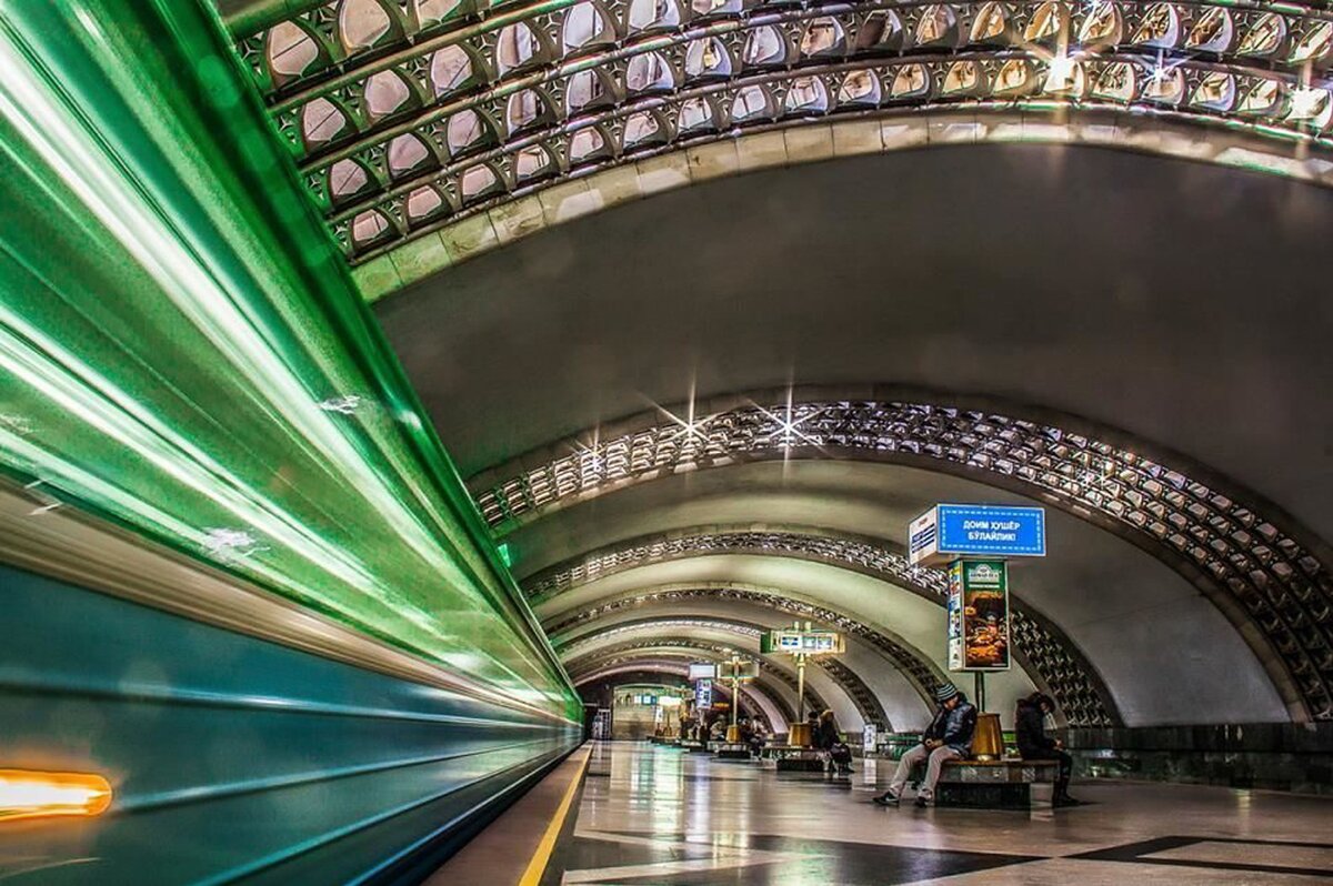 Станция метров. Ташкент станция метро Узбекистанская. Станция метро Хамза Ташкент. Станция Дустлик метро Ташкент. Ташкент метро Чкаловская.