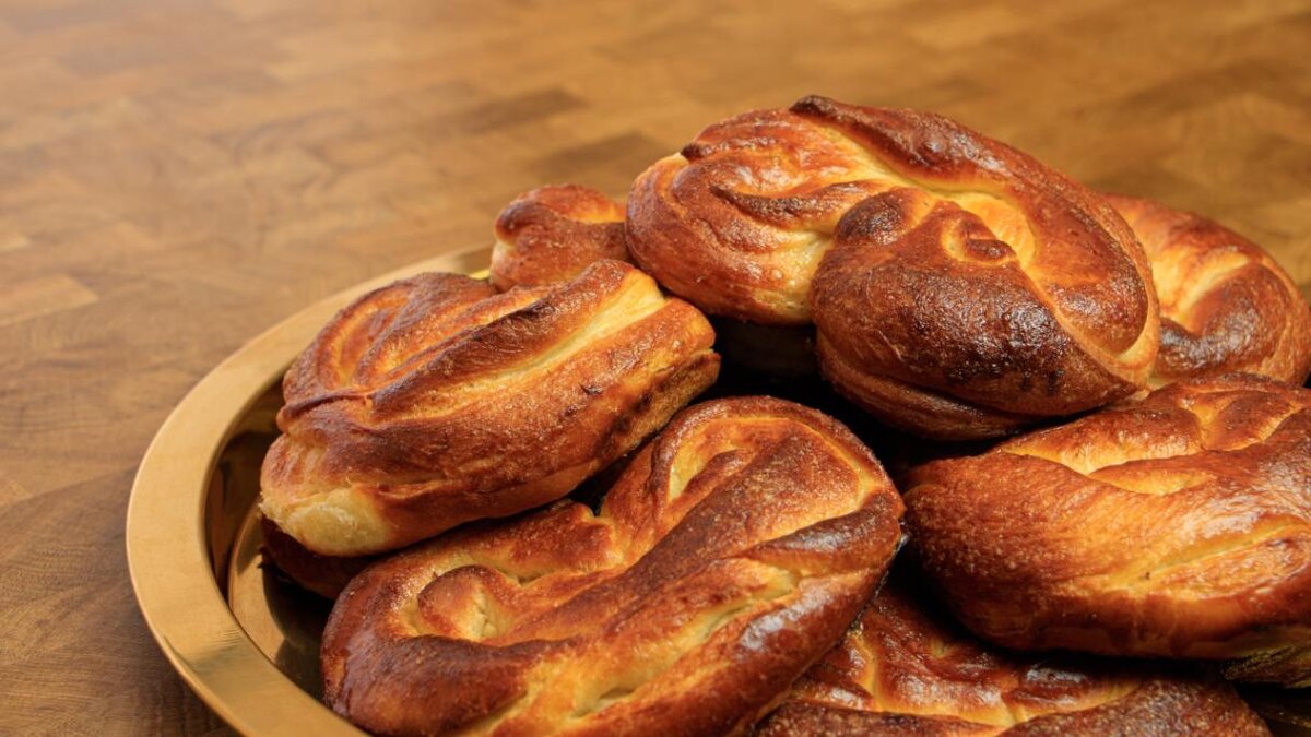 Привет! Сегодня будем баловаться плюшками с сахаром. Готовить предельно просто, по результату Вам точно понравится! ВИДЕО как всегда в конце статьи!