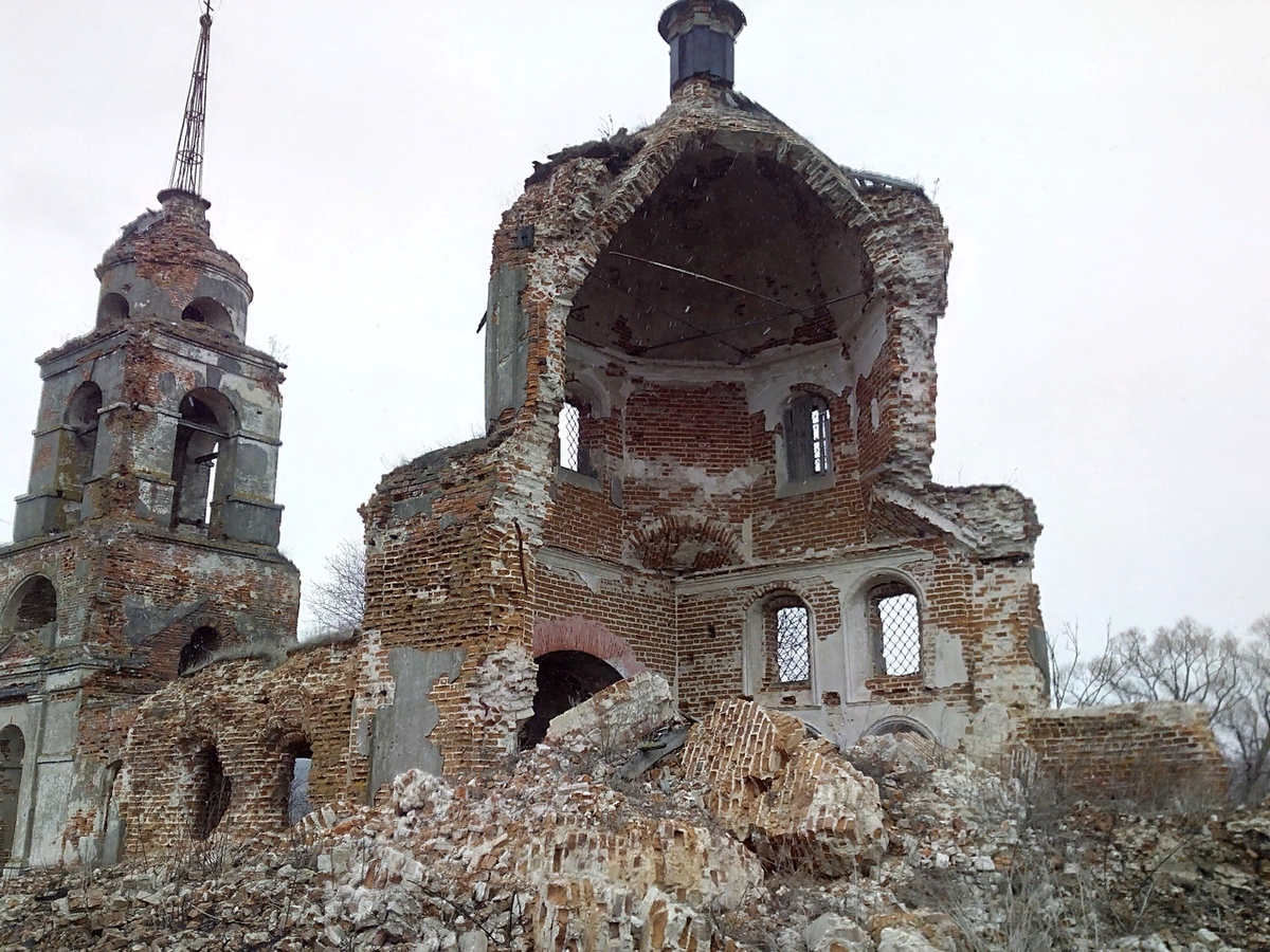 Старое высокое церковь. Разрушенный храм Николая Чудотворца. Храм Бутурлиновки разрушенный храм. Разрушенный храм село Устюцкое Новгородской.