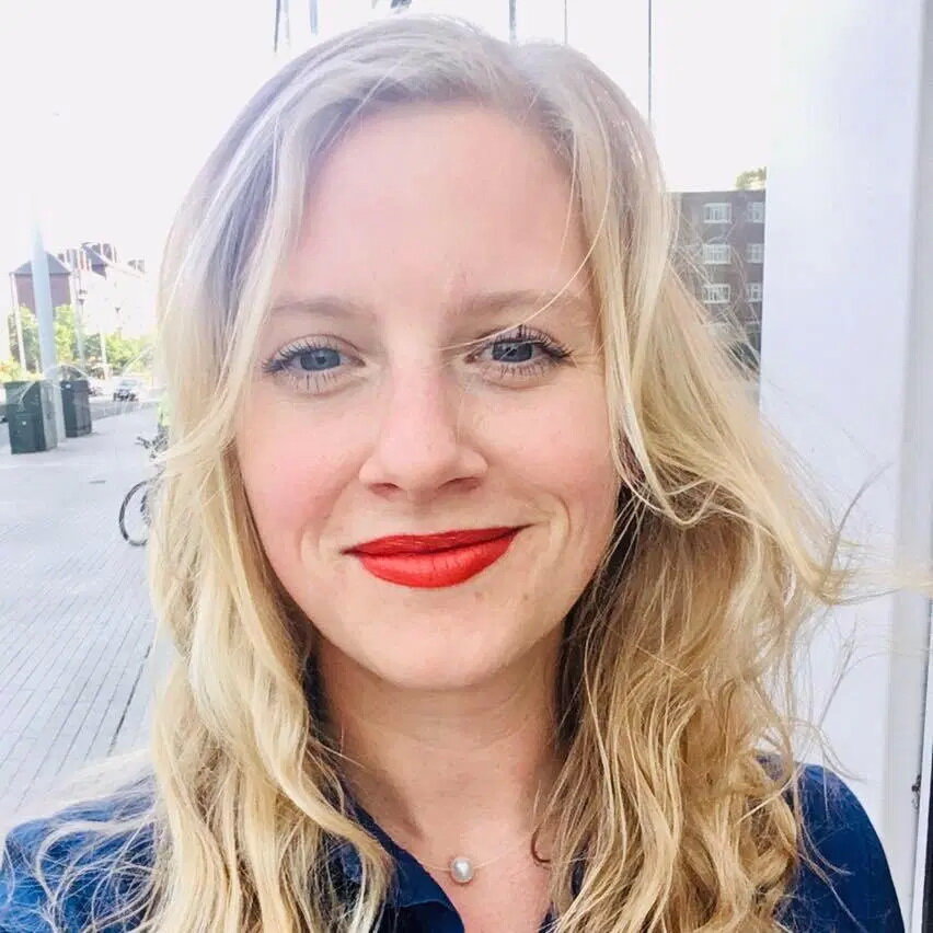 Замужняя любовница (Antonia Staats) живет с мужем и двумя детьми в доме за 2 миллиарда рублей на Юге Лондона. 