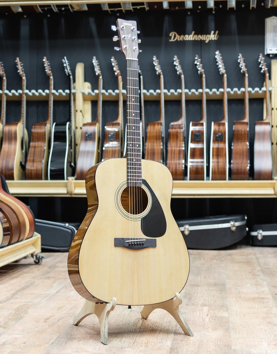 Акустическая гитара.