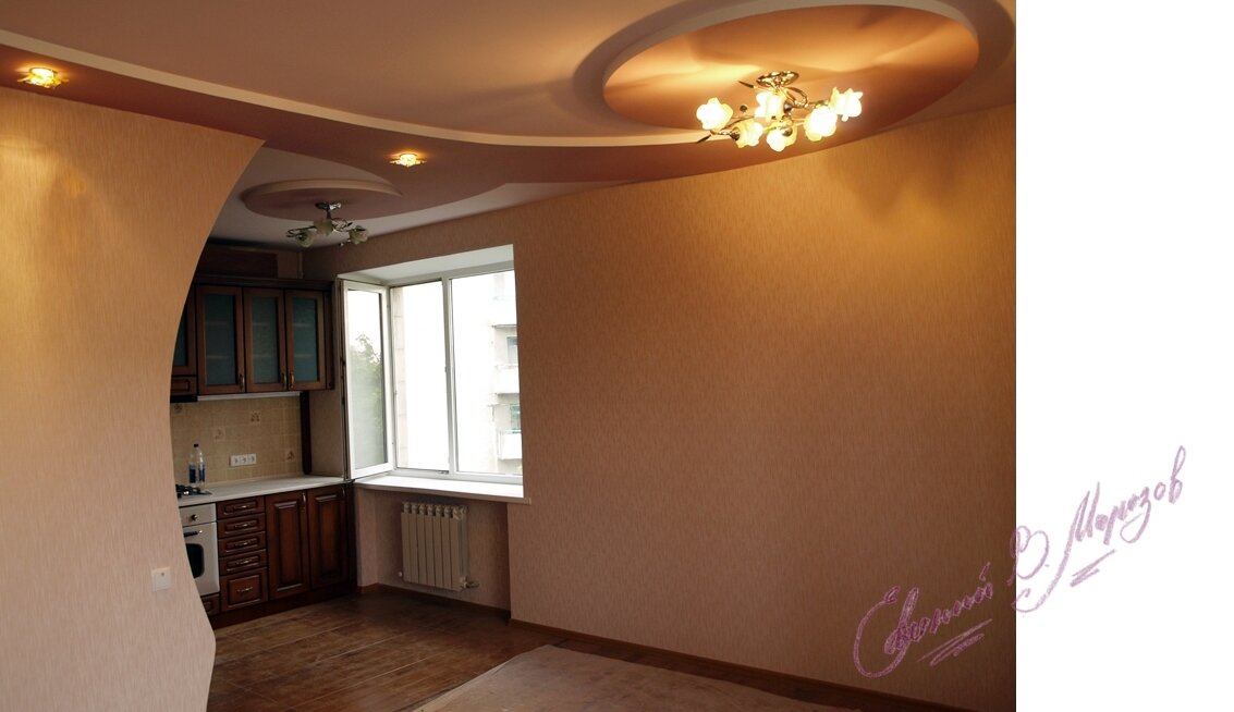 Работа без брака: стены, перегородка с обрезом сложной формы, потолок в один ярус (фото автора)