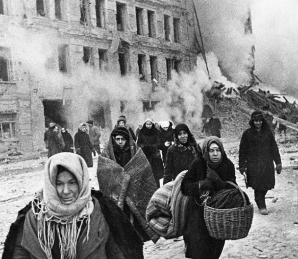 Жители Ленинграда во время блокады города.
