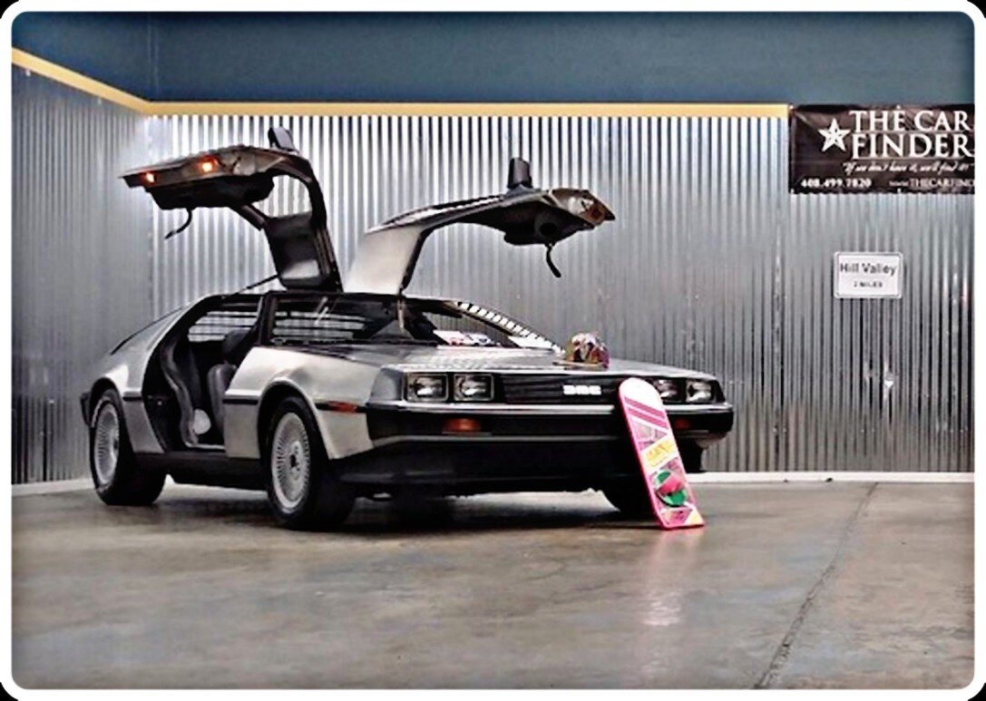 Машина из фильма "Назад в будущее" 