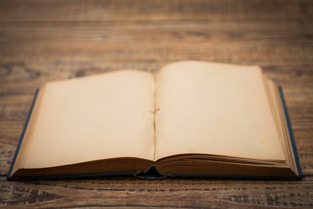 https://ru.freepik.com/free-photo/old-book-open-on-a-wooden-table_988013.htm