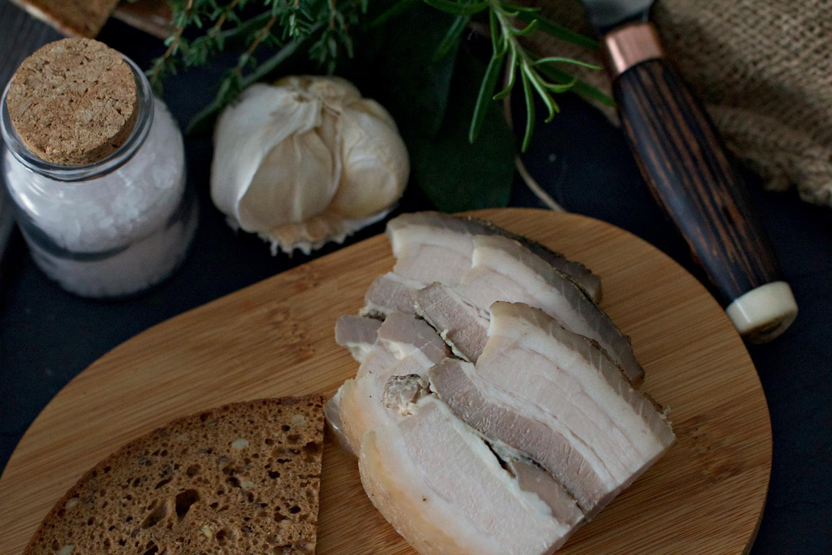 Как вкусно приготовить грудинку свиную: 5 лучших рецептов