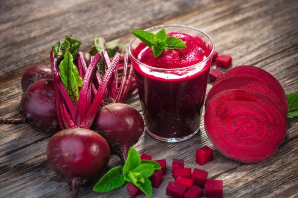 https://st.depositphotos.com/1000339/5115/i/950/depositphotos_51157065-stock-photo-beetroot-juice.jpg