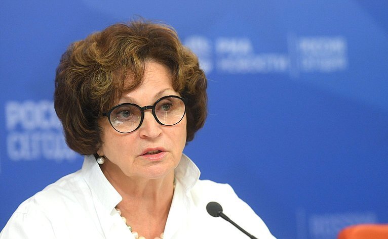 Наша героиня: сенатор Совфеда Екатерина Лахова 