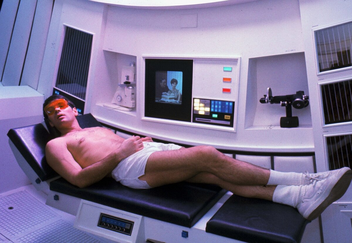 Кадры из фильма "2001 год: Космическая одиссея" (реж. Стэнли Кубрик, 1968 г.)