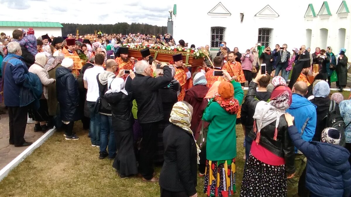 Крестный ход с мощами св. прп. Александра Свирского