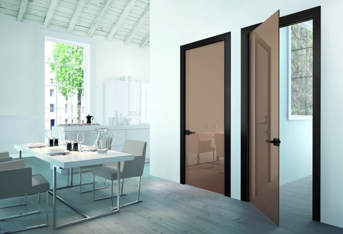 Стеклянные межкомнатные двери: практично ли это?