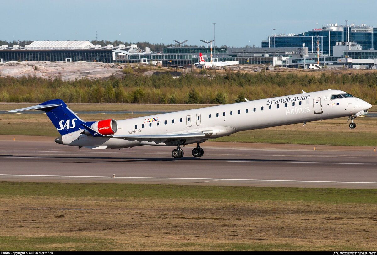 Перед новинкой «расчищают» рынок: канадская программа CRJ полностью выкуплена у Bombardier и будет закрыта в ближайшее время. На фото CRJ900, последний остающийся в производстве представитель линейки и прямой аналог SpaceJet M90