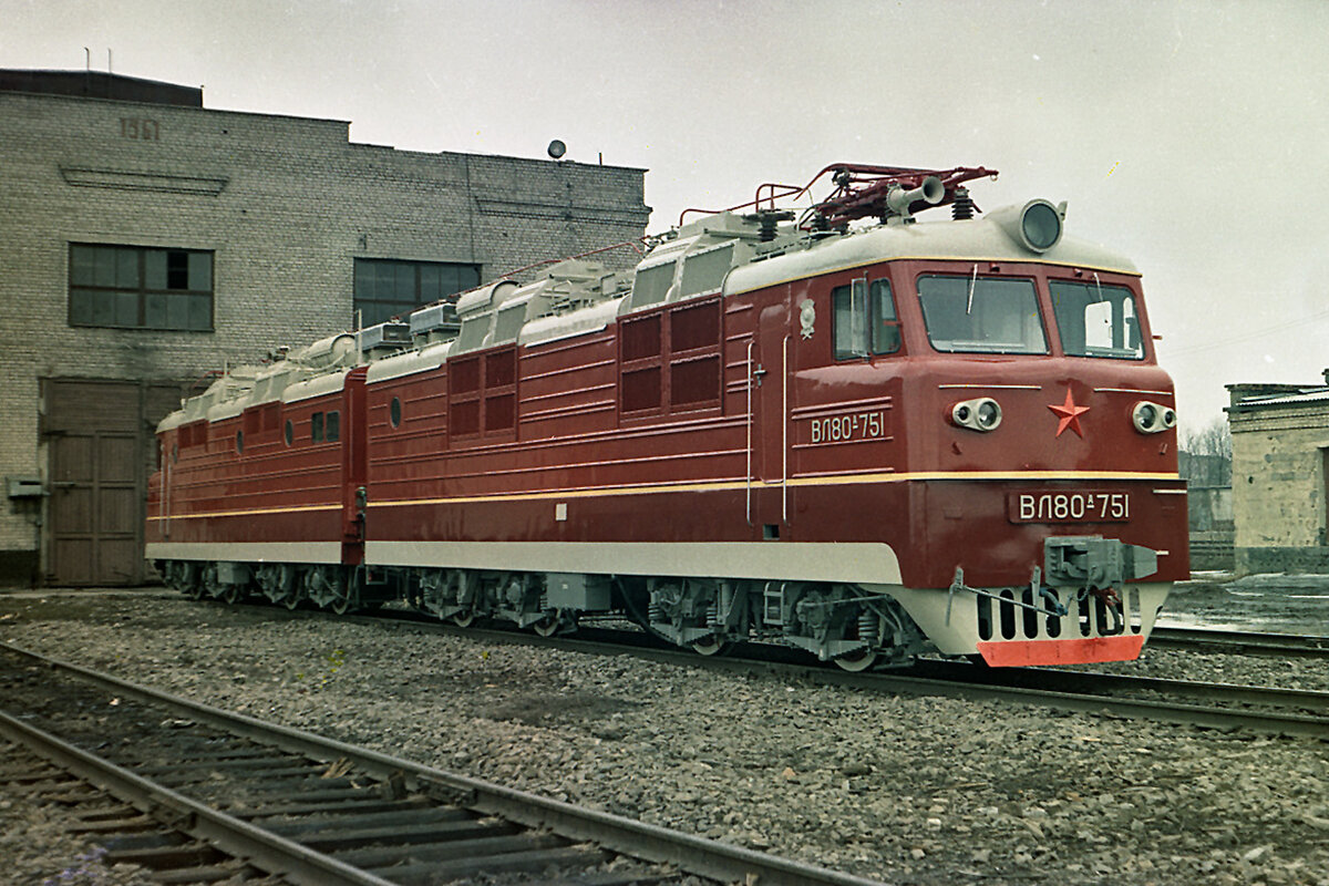 Электровоз ВЛ80А-751, Ростовская область, Новочеркасский электровозостроительный завод, 1971 г., фото из архивов НЭВЗ, сайт trainpix.org