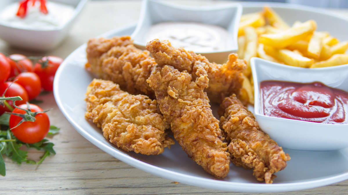 Филе kfc. Стрипсы КФС. Курица стрипсы. Стрипсы куриные КФС. КФС филе.