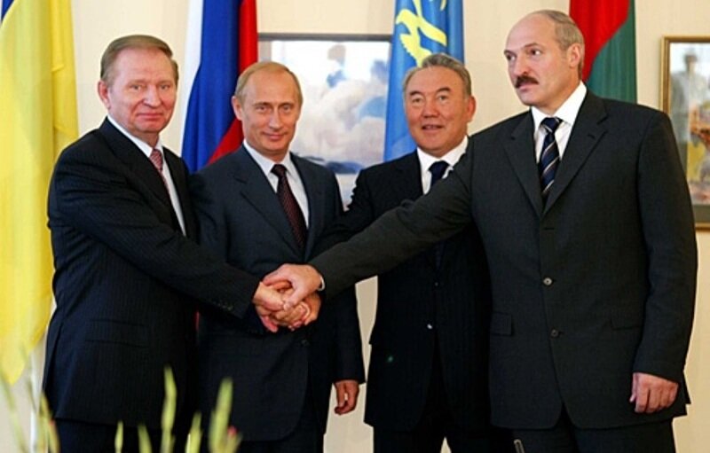 Л. Кучма, В. Путин, Н. Назарбаев, А. Лукашенко. Изображение из открытых источников.
