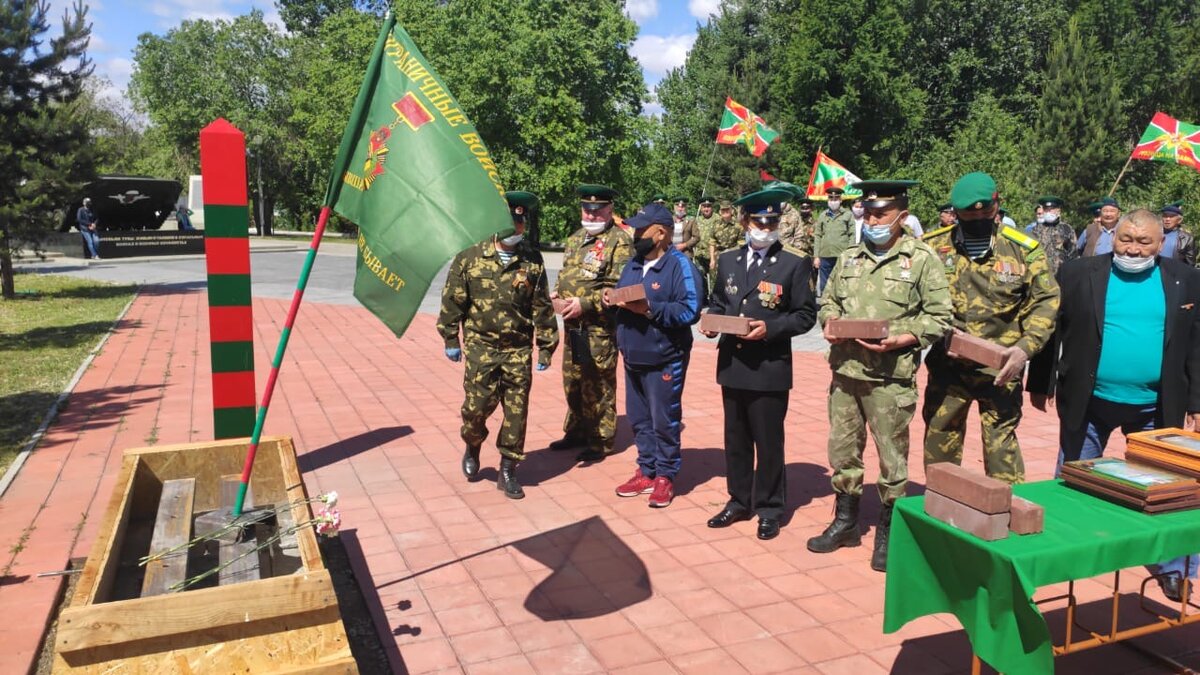 На площади Победы в Кызыле (р. Тува)  торжественно заложили первый камень под памятник «Пограничникам всех поколений».