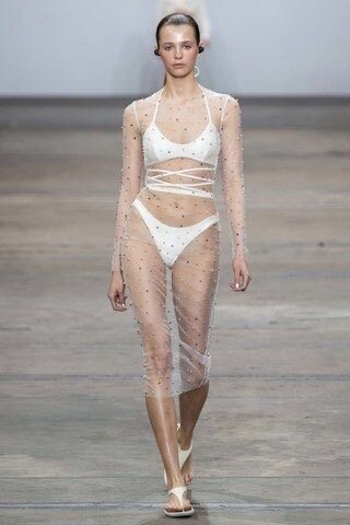 Vogue Germany https://pin.it/7wDqu9T