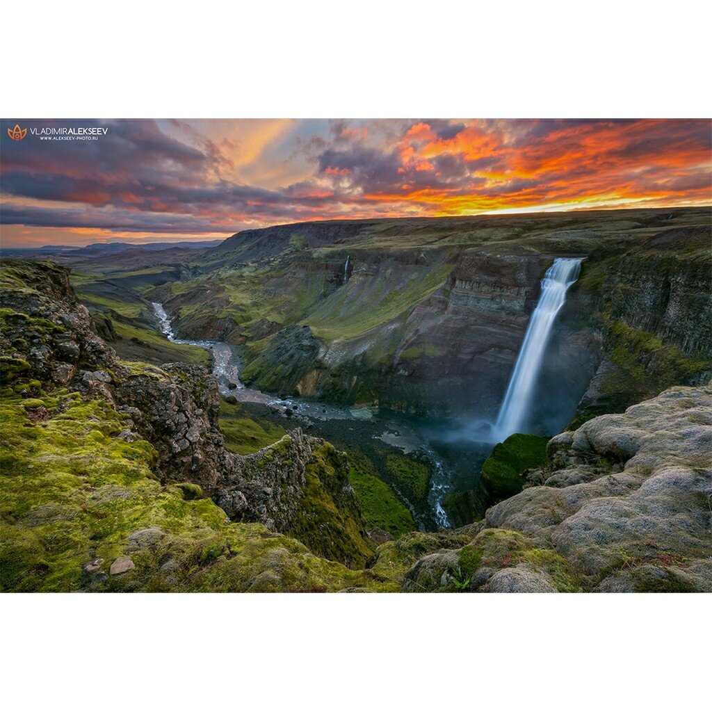 здесь до сих пор верят в троллей и эльфов... Эльфы по преданиям живут в круглых камнях определенного типа, простые смертные увидеть их не могут, за исключением тех случаев, когда духи сами решают показаться людям