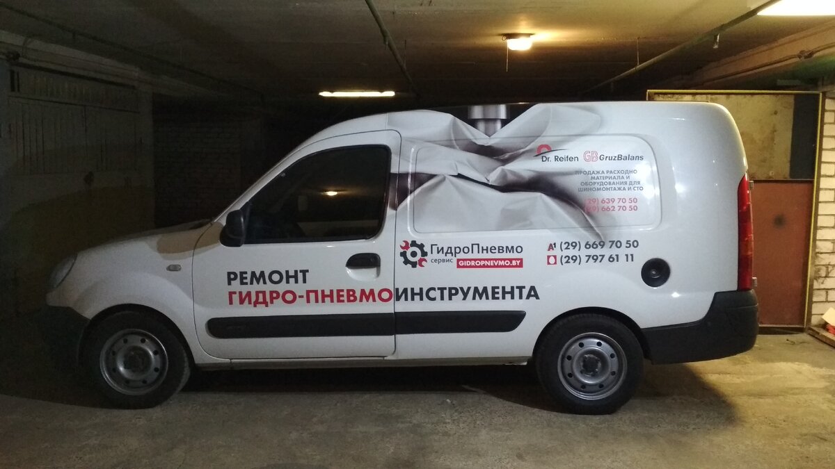 Оклейка авто рекламными плёнками. Брендирование транспорта.