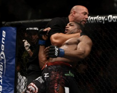 Рефери Дэн Мираглиотта в бою Кошчек vs Дейли